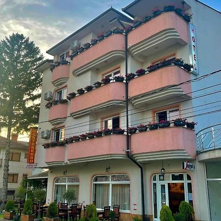 Hotel Montenegro Струга Экстерьер фото