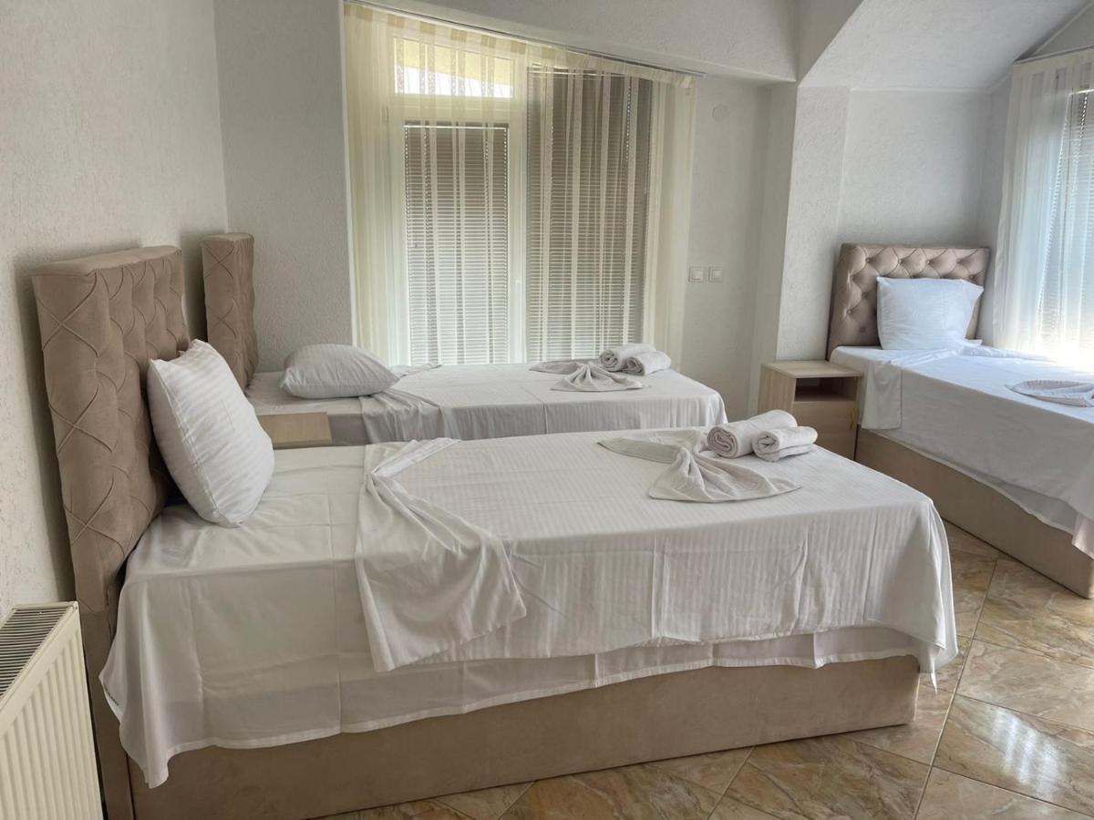 Hotel Montenegro Струга Экстерьер фото
