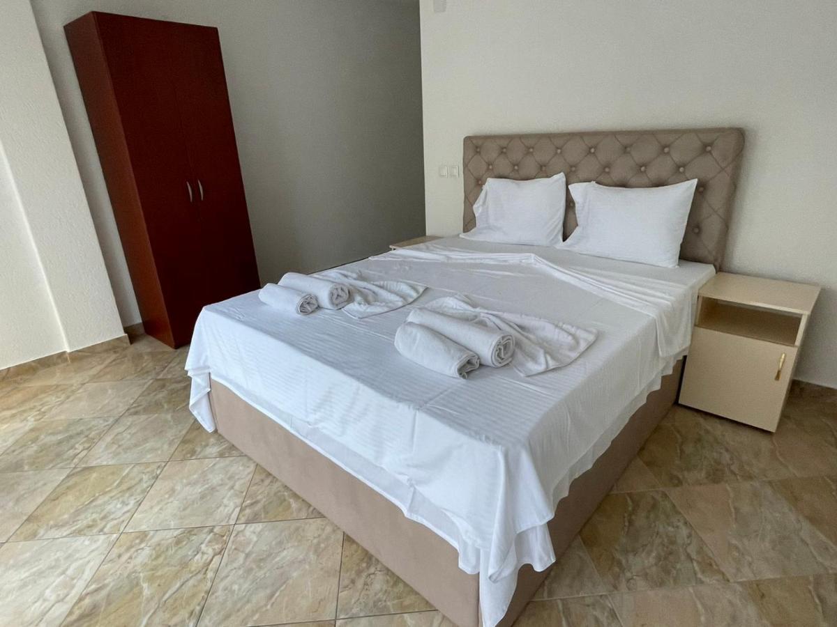 Hotel Montenegro Струга Экстерьер фото